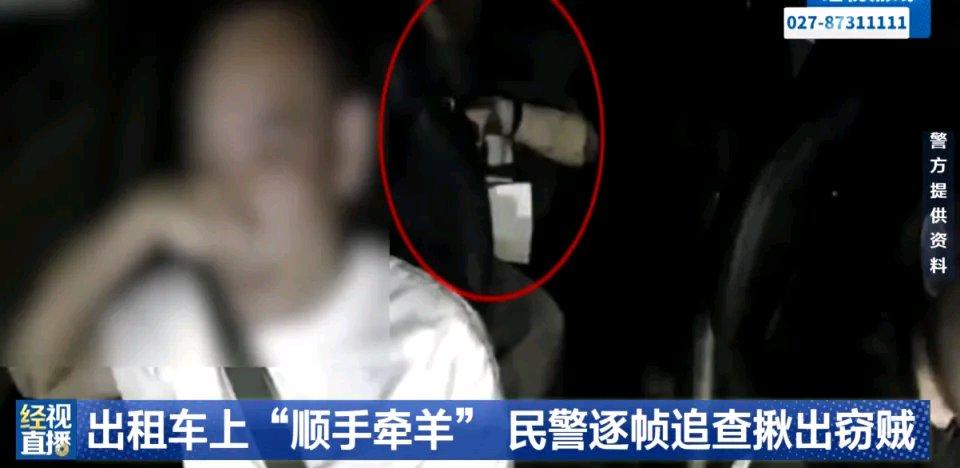 前几天刷到这个新闻的时候，我还以为又是老生常谈的乘客讹司机的戏码。女子下车半小