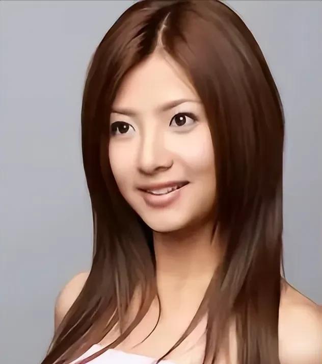 2018年，“上海第一美女”沈丽君抛下5岁儿子和3岁的女儿，从28楼一跃而下，当