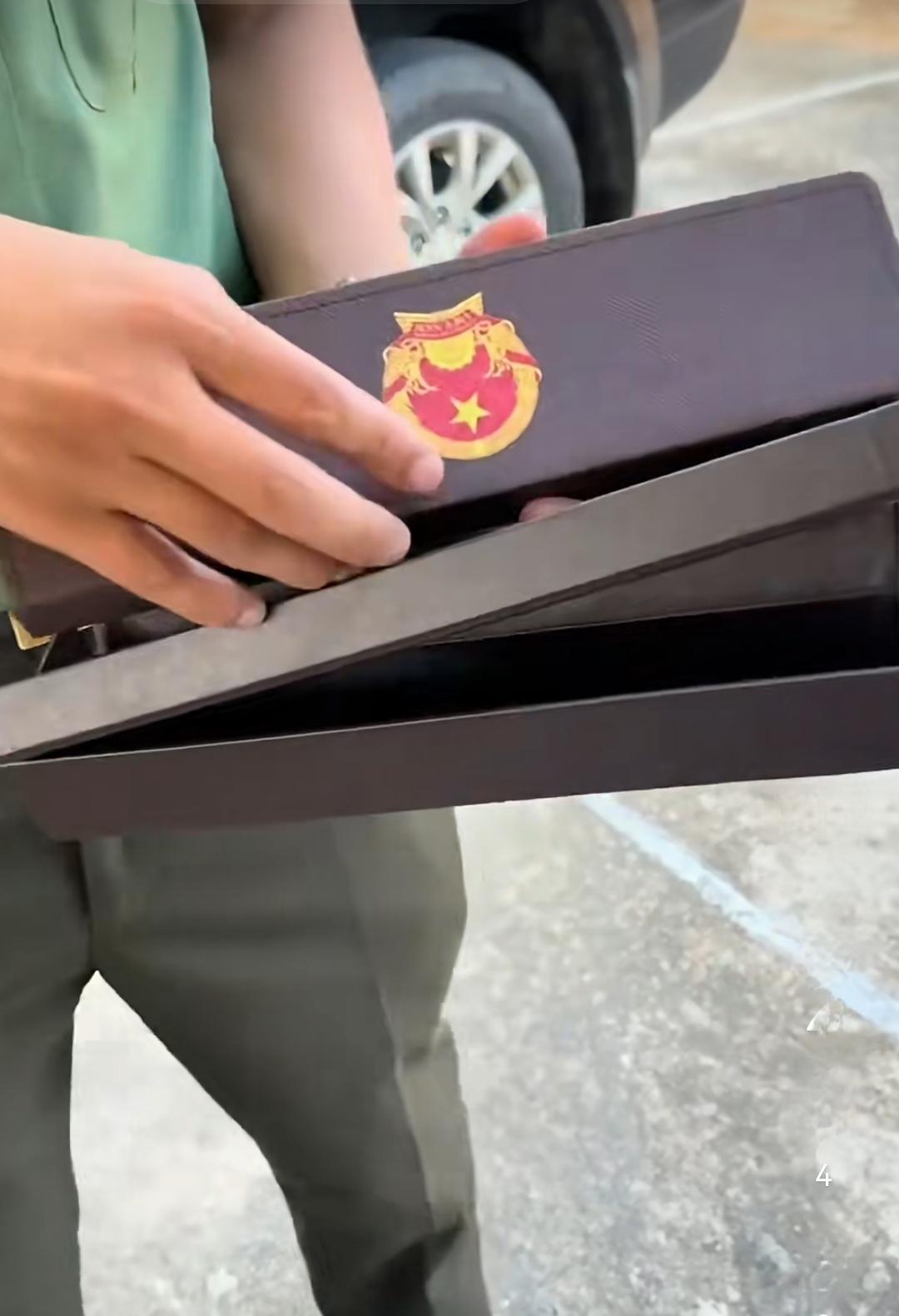 真豪横！这越南公安部定制的手表，梁三光也同意？先不说这手表质感怎么样或者价格