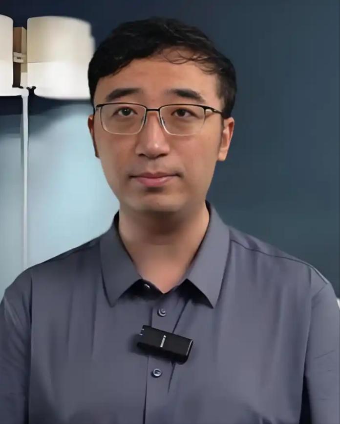 一个清华的研究生，找工作接二连三地碰壁，后来他一气之下，跑去应聘月薪4000元的