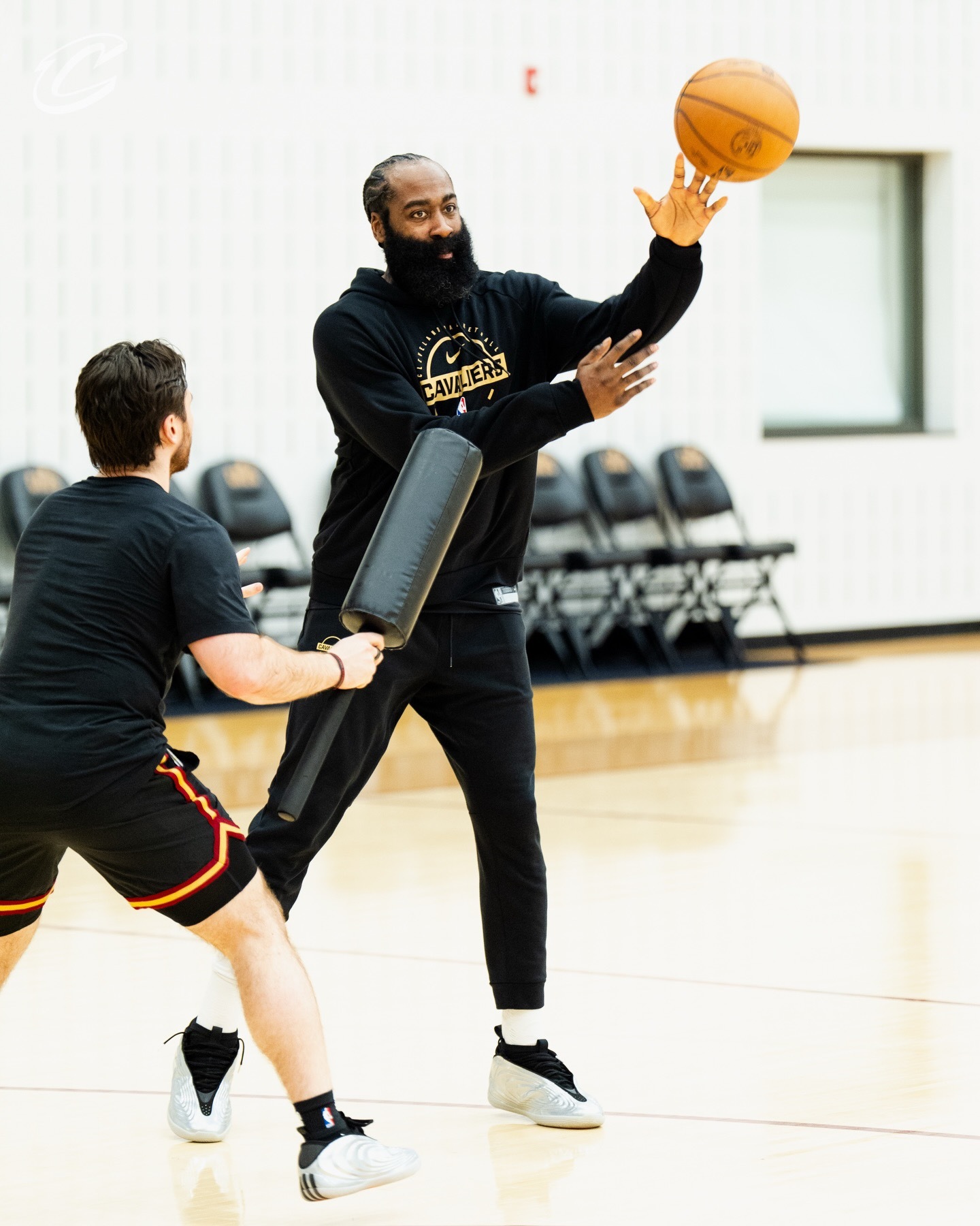 阿泰金森谈及哈登￼和莫布利￼单中锋的阵容：“空间完全不一样了。莫布利能提供外弹拉