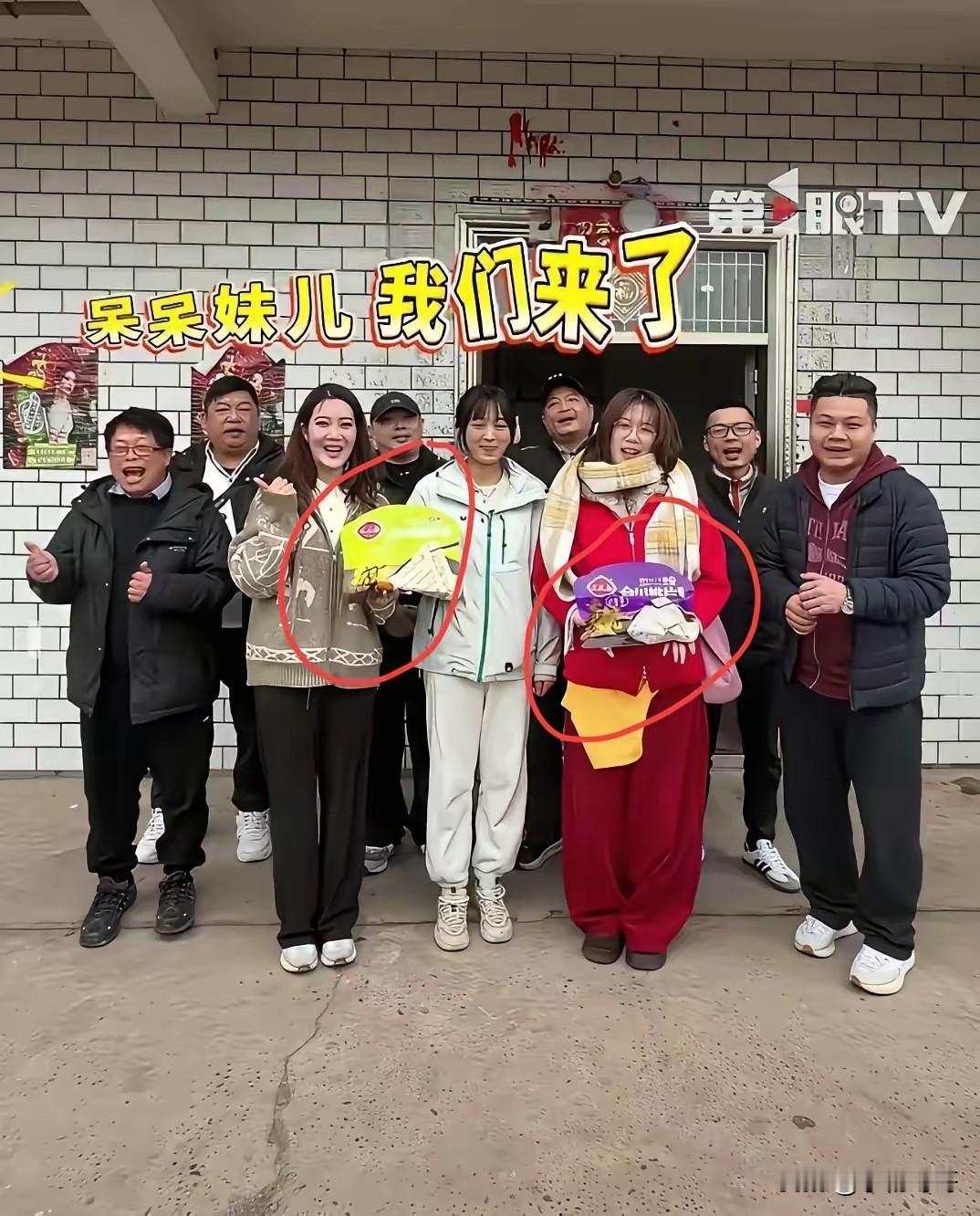 关于呆呆，一个好消息，一个坏消息。好消息是，呆呆开始回报家乡了。她与台湾朋友