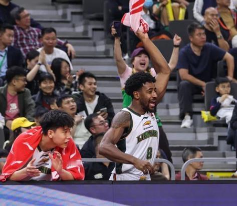 辽宁队的小外援布罗金顿先不说球打的怎么样，这情绪价值是真不错，辽宁队场上打出了好