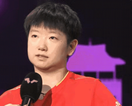 恭喜莎莎4:1战胜队友石洵瑶，晋级决赛！虽然莎莎输掉了第一局，但是从第一局的连