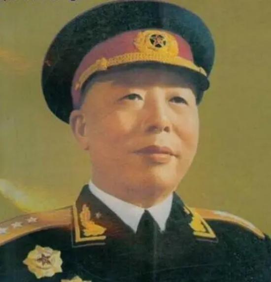 1948年，一位解放军司令员被敌军包围，无奈只好说出真实身份，敌军听罢竟立刻率部