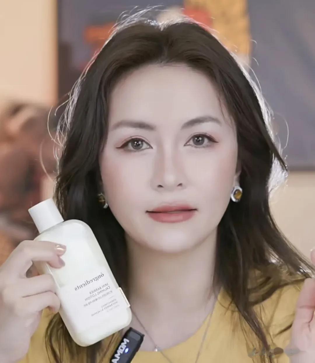 这是曾经上海台星尚频道的主持人杨乐吗？账号名为“杨辣椒”，如果不注意其短视频账