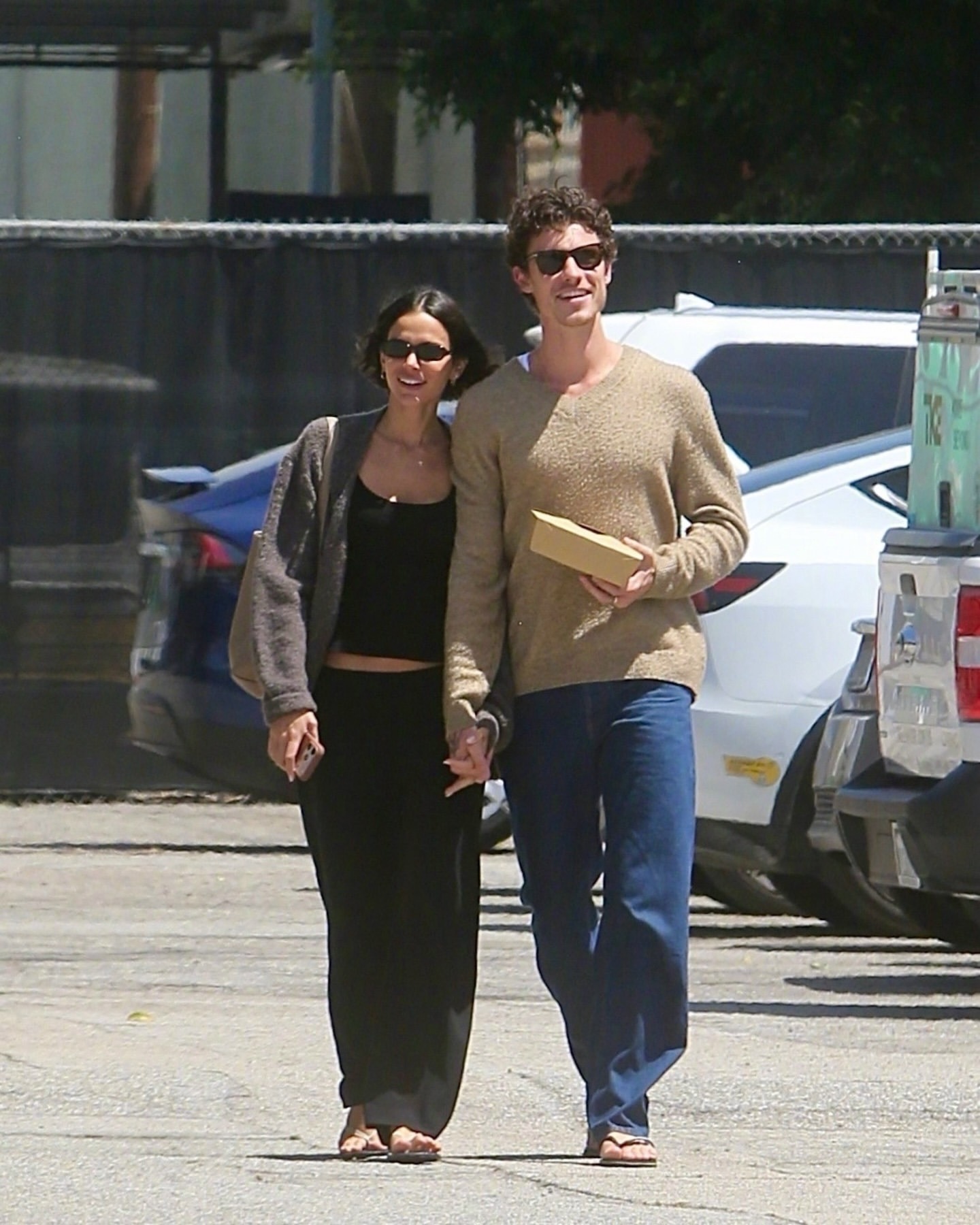 周日，肖恩·门德斯与女友布鲁娜·马尔克辛（BrunaMarquezine）以及