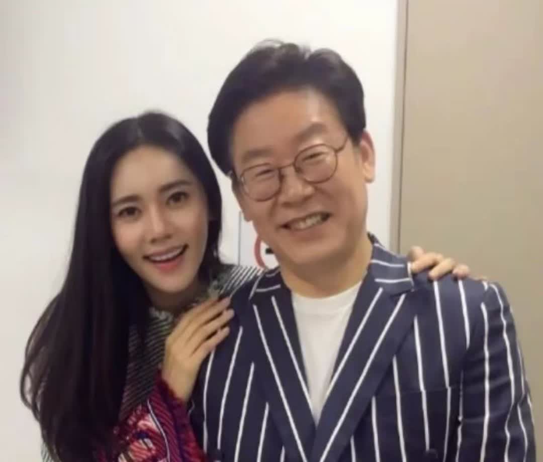 和自己国家的总统认识是什么感觉韩国的新总统李在明以前参加了韩国的综艺节目