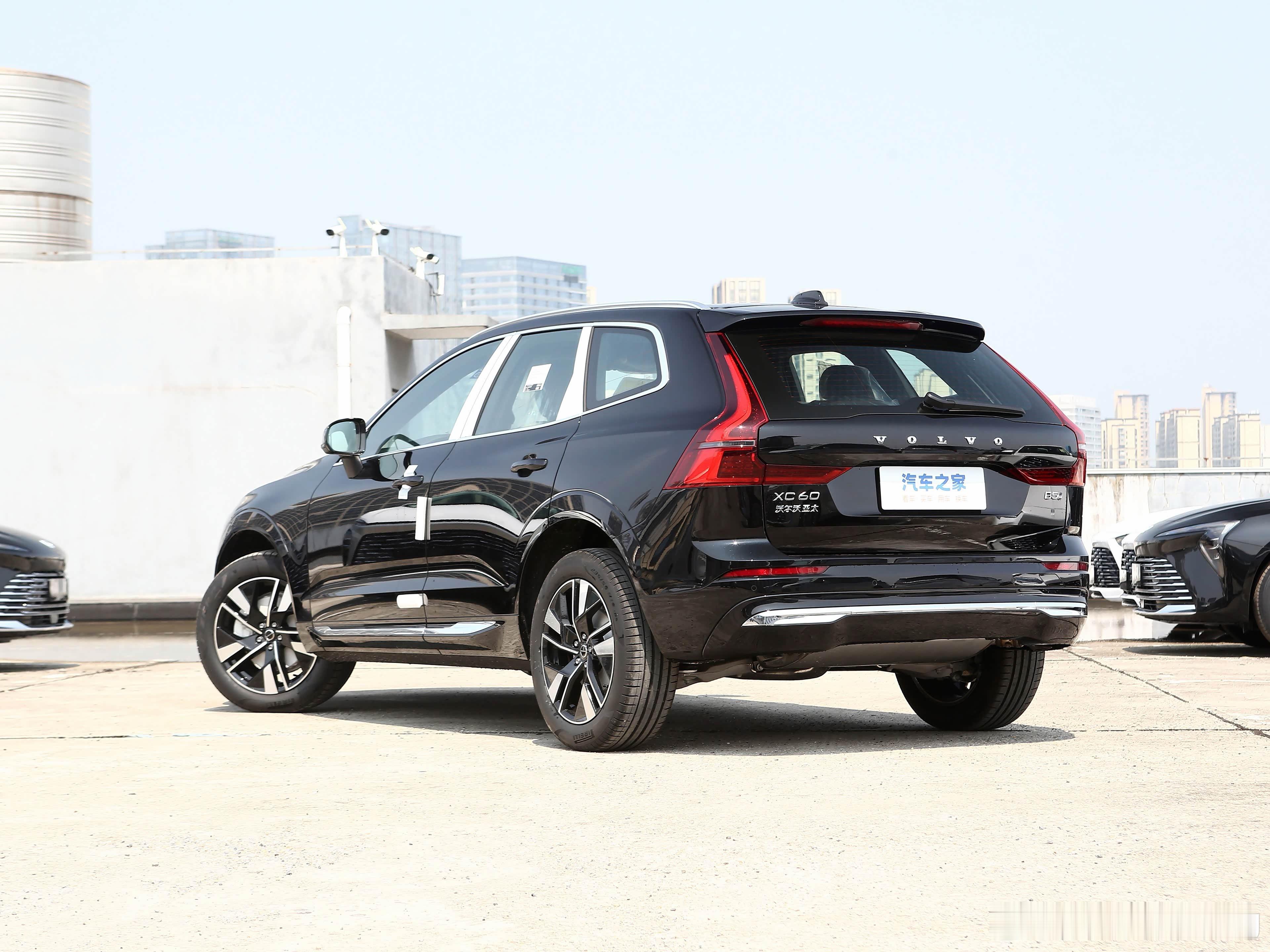 沃尔沃XC60B5智远豪华黑车豆蔻褐26款指导价425900元优惠197
