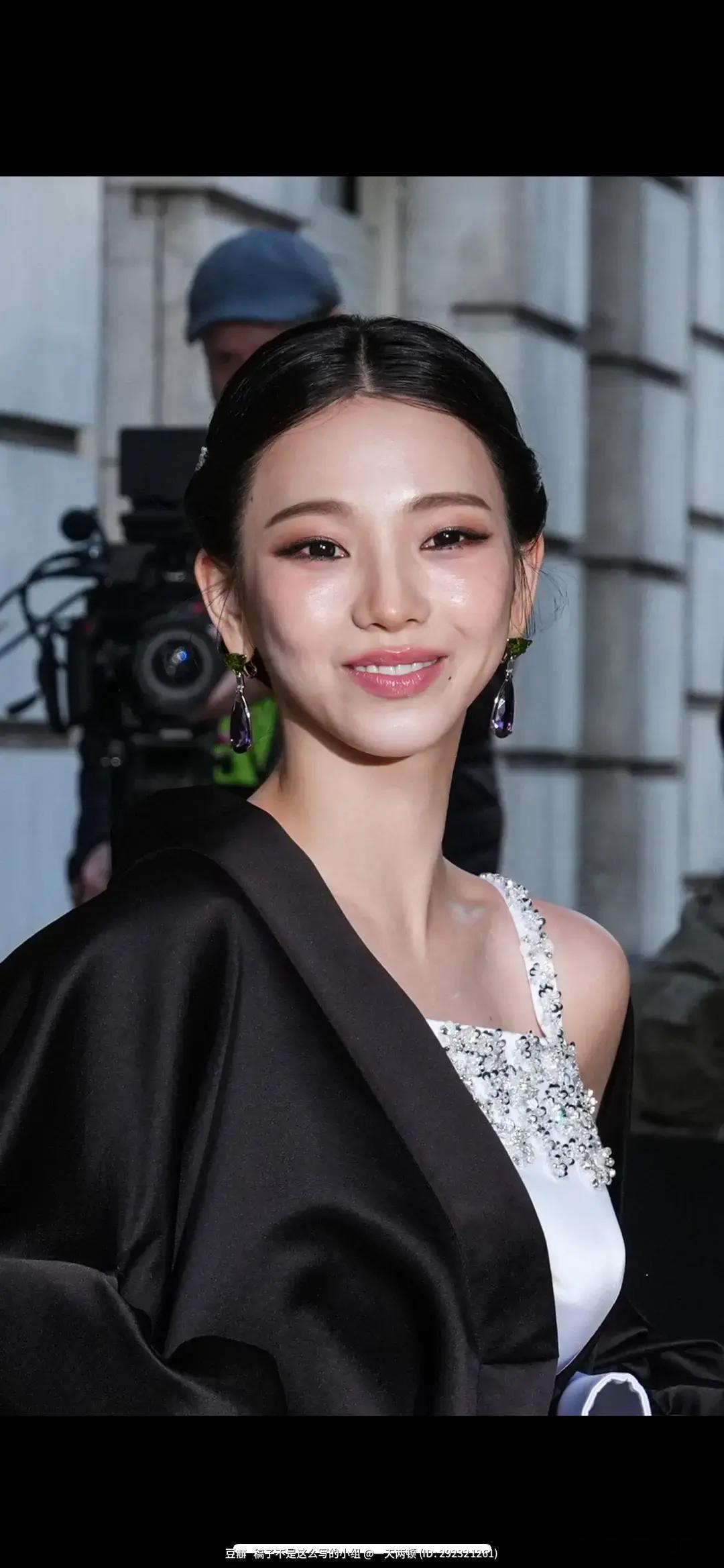 柳智敏这生图，还是不能微笑啊