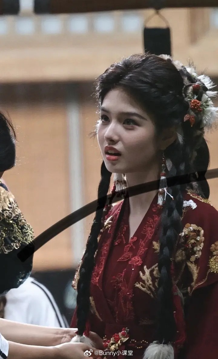 百妖谱主演们的妆造路透，一如既往的华丽繁复，配角真会掀桌吗