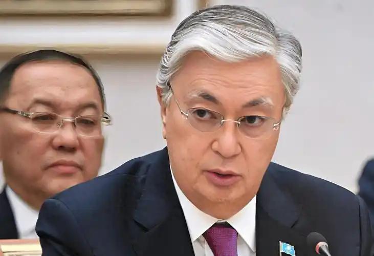 7月25日，托卡耶夫当着普京的面说出了一句让在场所有人都竖起耳朵的话：“年轻人正