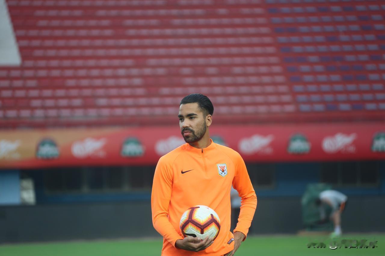 食之无味，弃之可惜。高价归化德尔加多成为山东泰山的一步错棋。中超联赛进行了两轮，