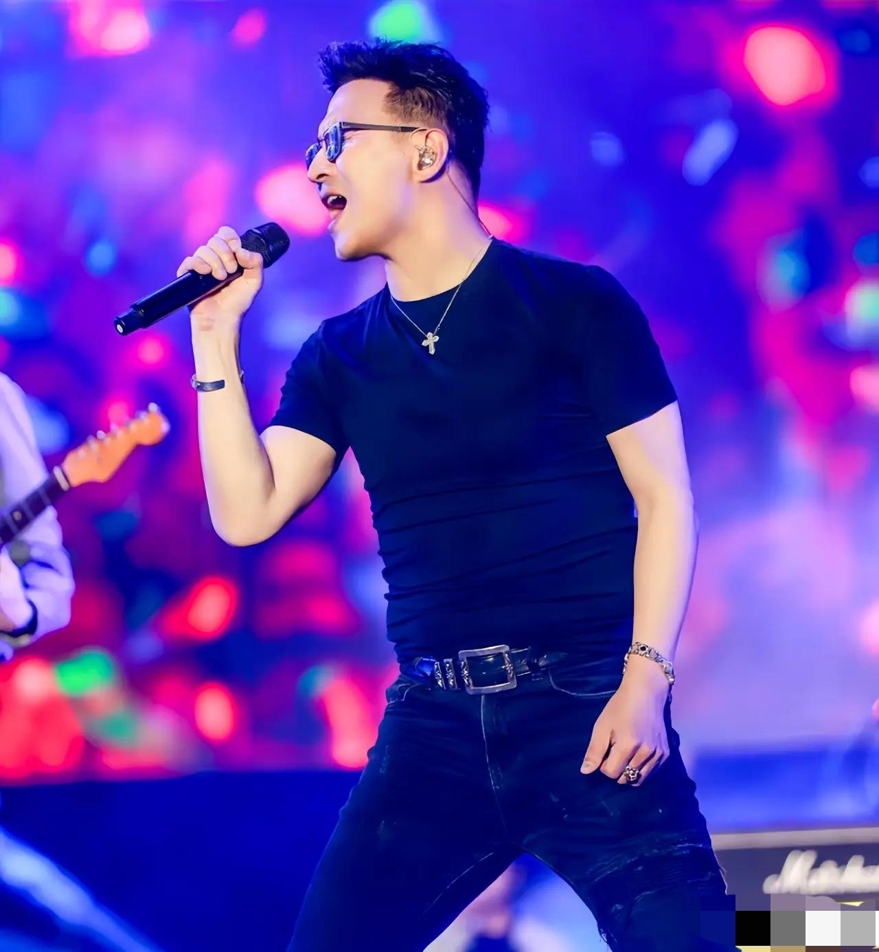 别光盯着汪峰的情感瓜不放，他身上这一点真的甩了太多人几条街！都说他情路波折，