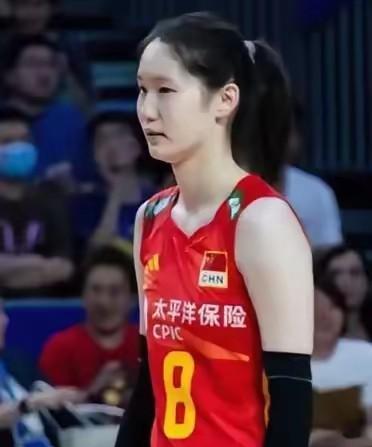 继高意回归之后，正在漳州备战下月世锦赛的中国女排,传来了上海队的二传许晓婷参加