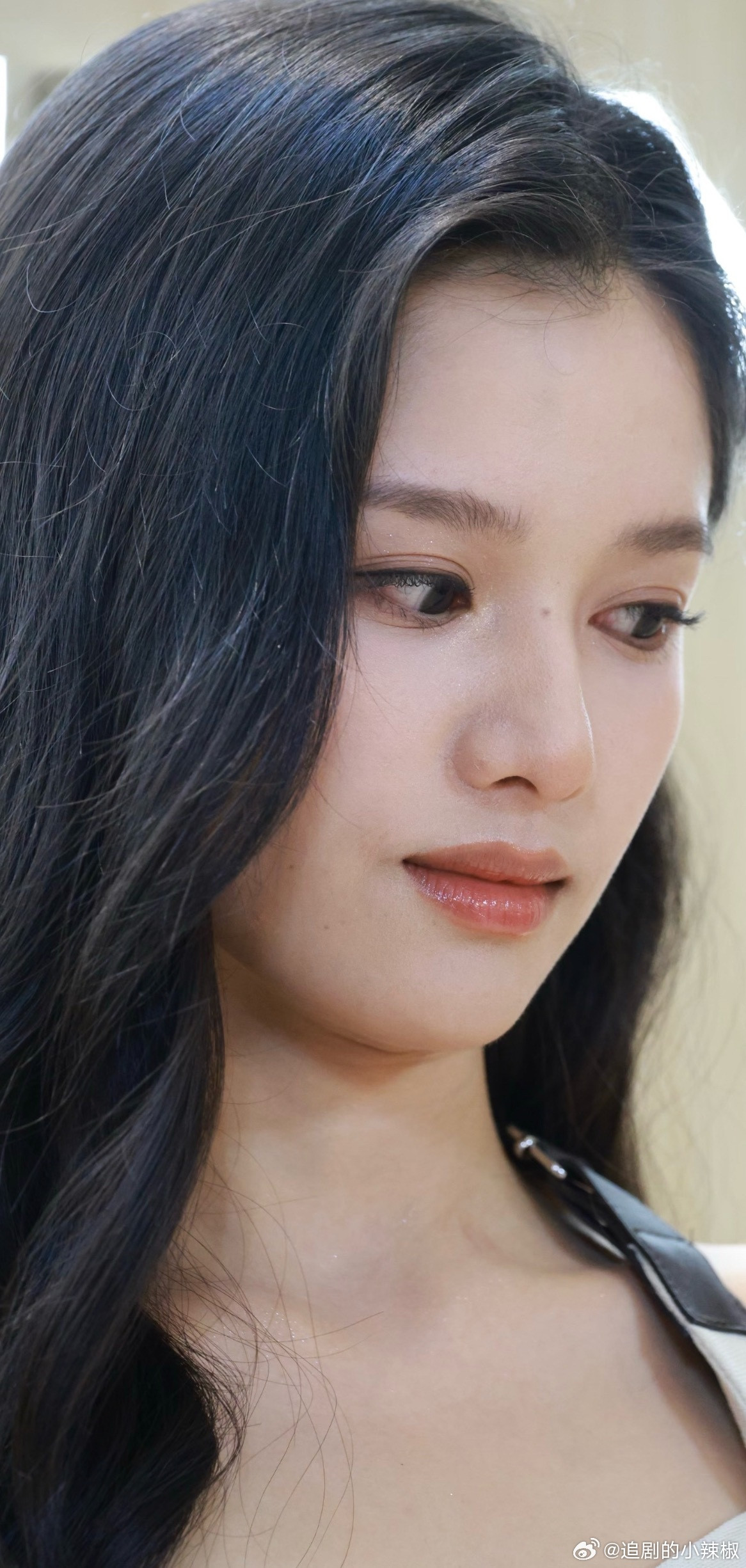 张婧仪高清无修生图，放大连毛孔都看得见