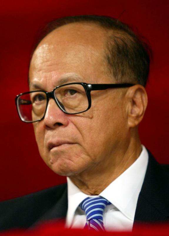 湾区火炬很热，三家齐到，李嘉诚家为何缺席？这两天火炬进湾区，香港场面铺开，新