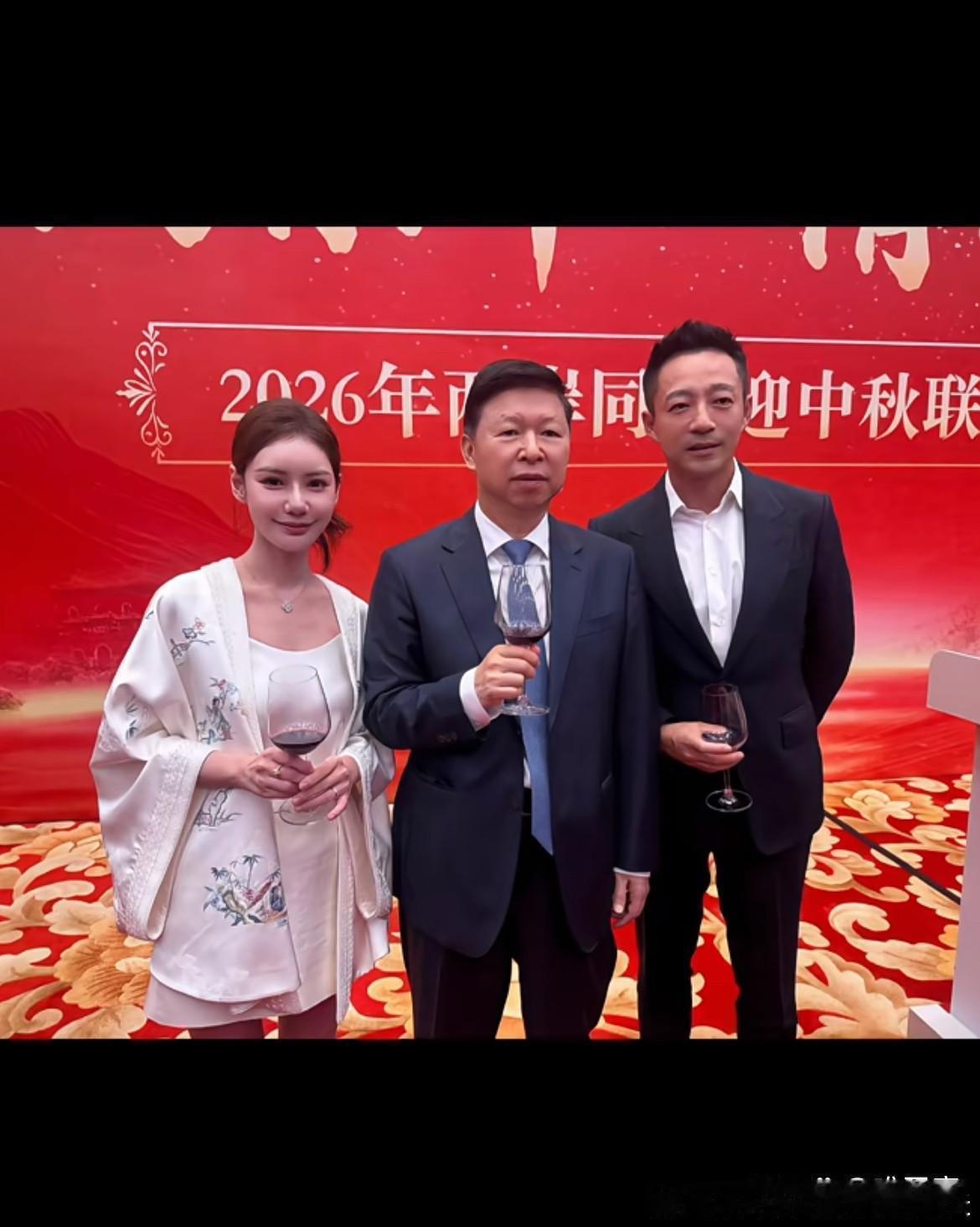 马筱梅这衣服穿的，汪小菲出门都没提醒吗？穿衣的基本知识和社交基本礼仪应该懂的，这个场合她里面穿吊带短