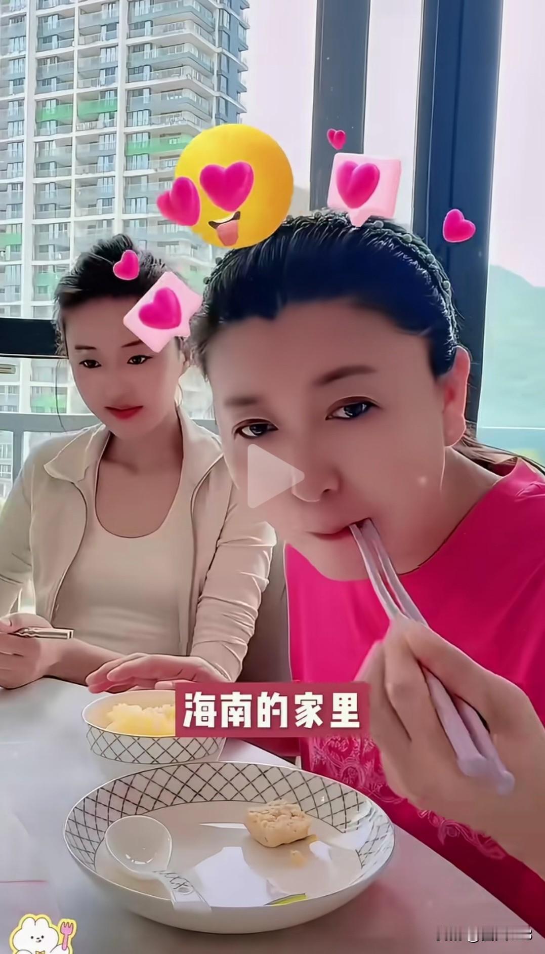 一顿饭六七个菜还哭穷！演员闫学晶晒三亚家里的伙食，这顿饭有鱼，青菜，有德州扒鸡