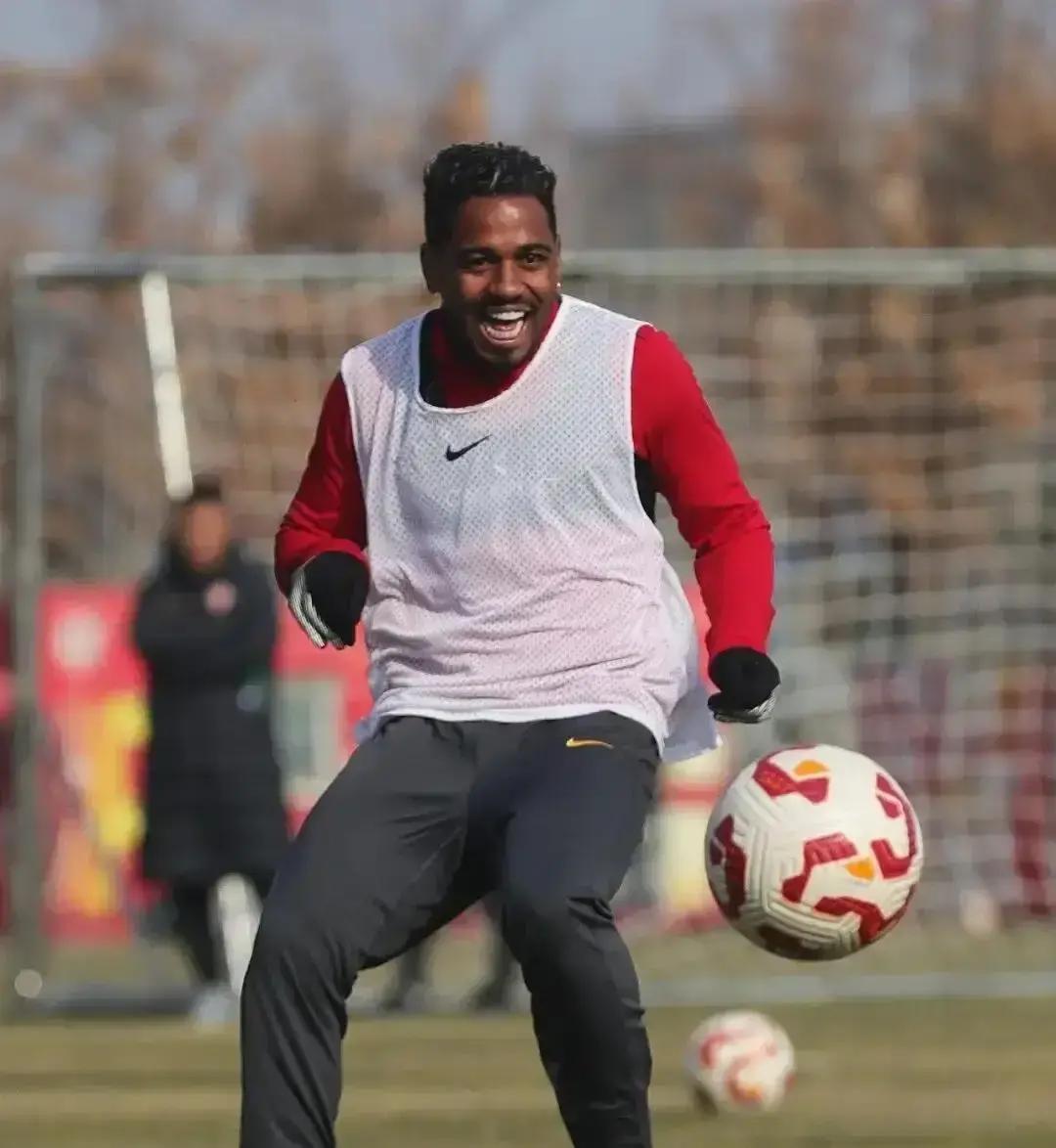 3外援走光，亚泰还冲超？贝里奇刚解约，罗西奇、苏祖也打包行李。中甲只能留3