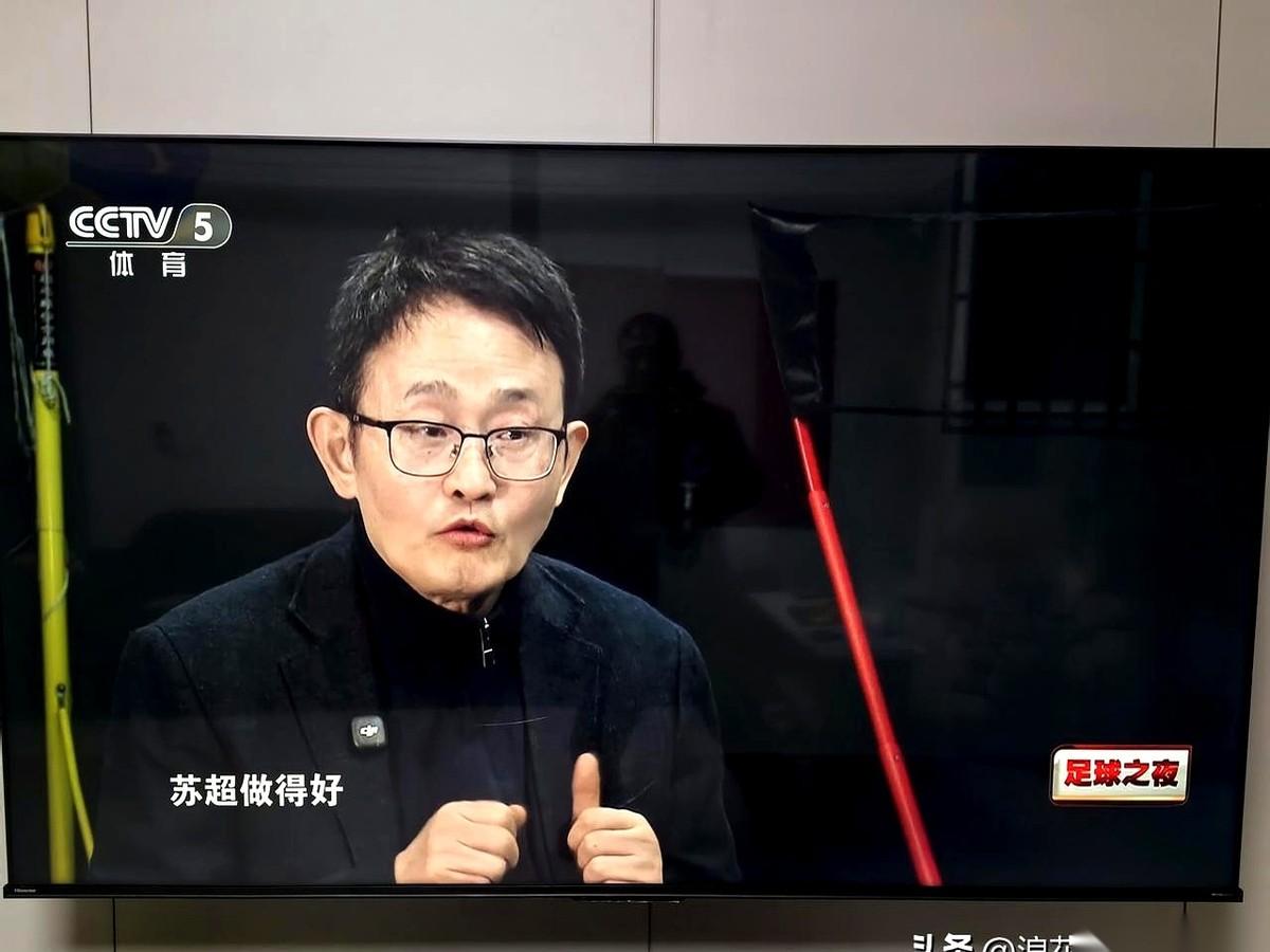 一次训练，发300。还是个业余队。就问你，服不服？刚看《足球之夜》，讲江西