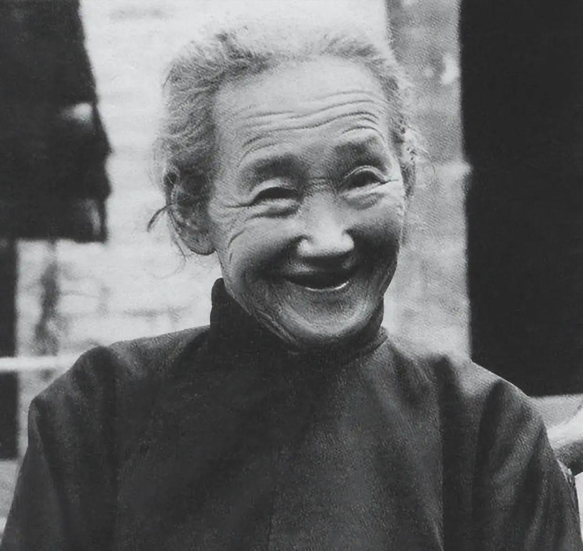 59年老母亲离世，许世友对在农村的儿子坦言：目前你有2条路可选1959年盛夏，