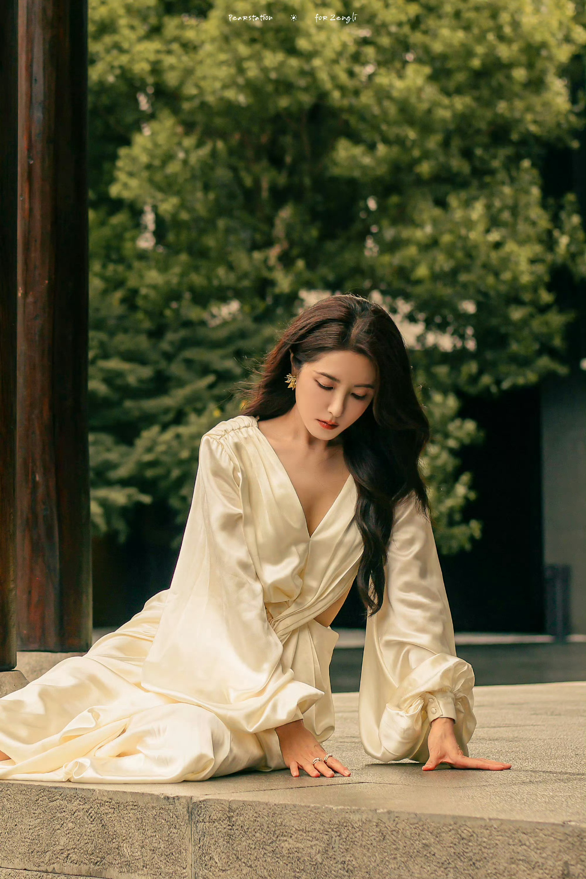 50岁的曾黎居然还能嫩成这样真是徐娘半老啊