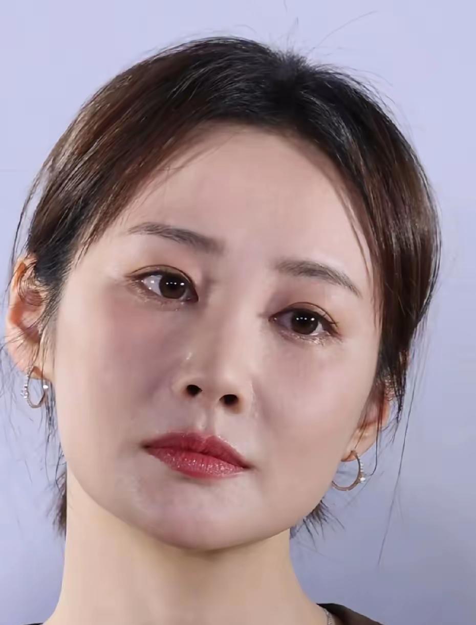 说句扎心的话，在如今这个“馒头脸”遍地的娱乐圈，李纯这操作，简直是给了那些整容狂