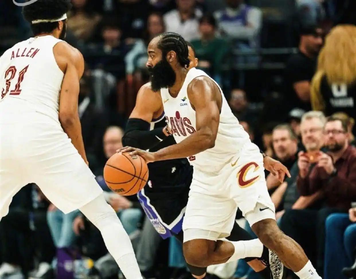 哈登的季后赛，其实不止有争议，还有不一样的数据。美媒BGNHoops日前统计