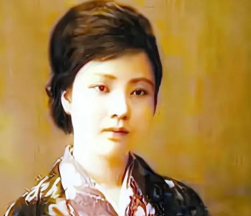 1937年，著名数学家苏步青出门办事，他的日本妻子苏米子正在家里洗澡，突然，一个