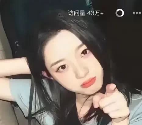 四川雅安的小姑娘，之前因为她爸爸被立案侦查了，这姑娘的热度也就降下来了。