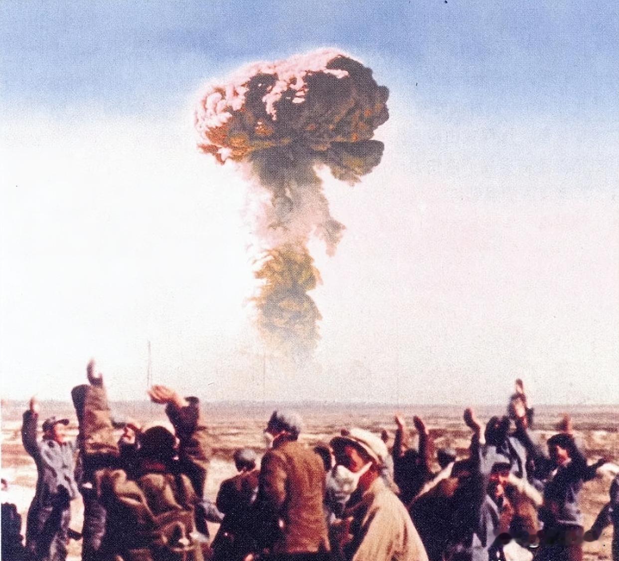 罗布泊水面回来了，核试验场变盐田了，它真不烫手了？罗布泊现在真能进去转了。不是