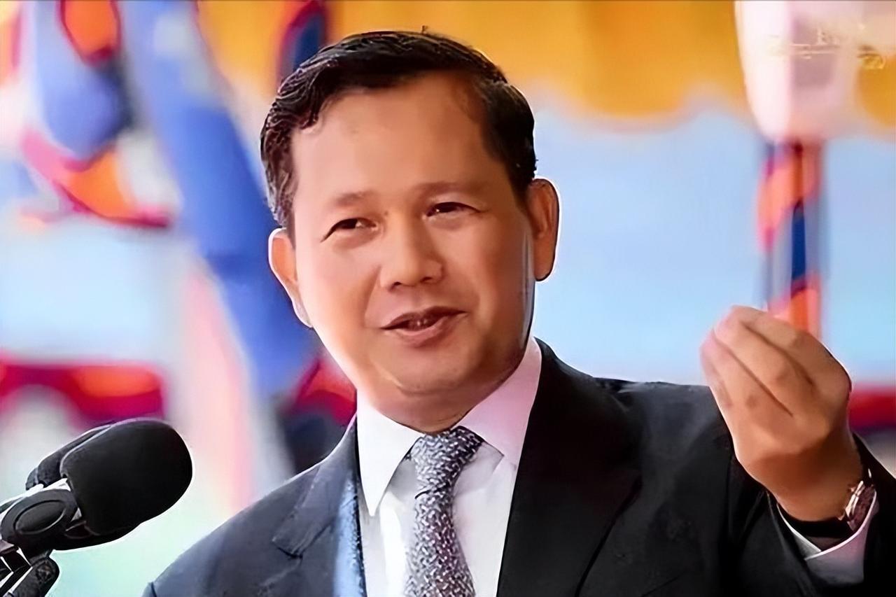 边境上刚动完刀枪，转头就双双跑来北京。柬埔寨首相洪玛奈前脚刚到，泰国总理阿努廷后