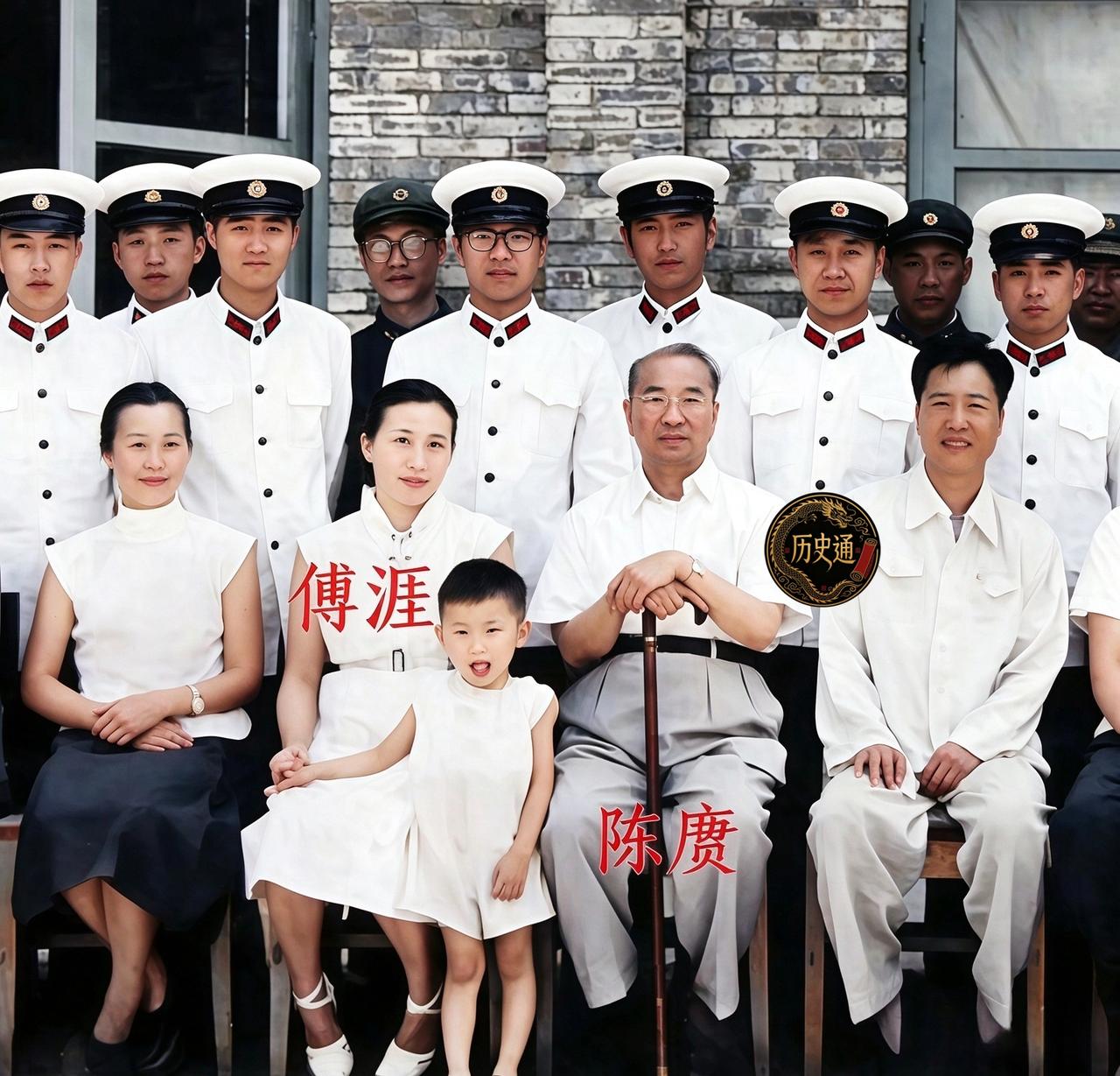 一九六零年六月七日，太原七八五厂。五十七岁的陈赓拄着一根拐杖，坐在海军工程系十几