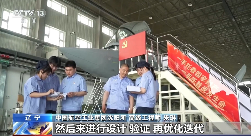 图1，这架灰色涂装的，应该是中国空军歼-35A战斗机的量产机，EOTS光电探测设