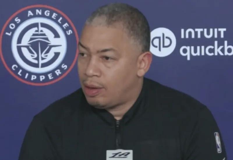 你不得不感慨，泰伦卢的事业运势真的好啊！6胜21负的开局，没有被裁掉，如今，又