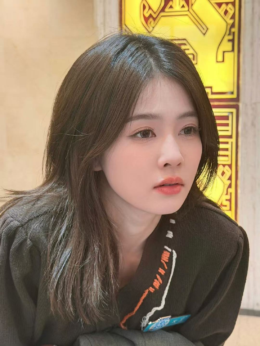 白鹿变疲惫漂亮的菠萝妹妹白鹿菠萝妹妹请吃饭的漂亮姐姐变疲惫漂亮的菠萝妹妹