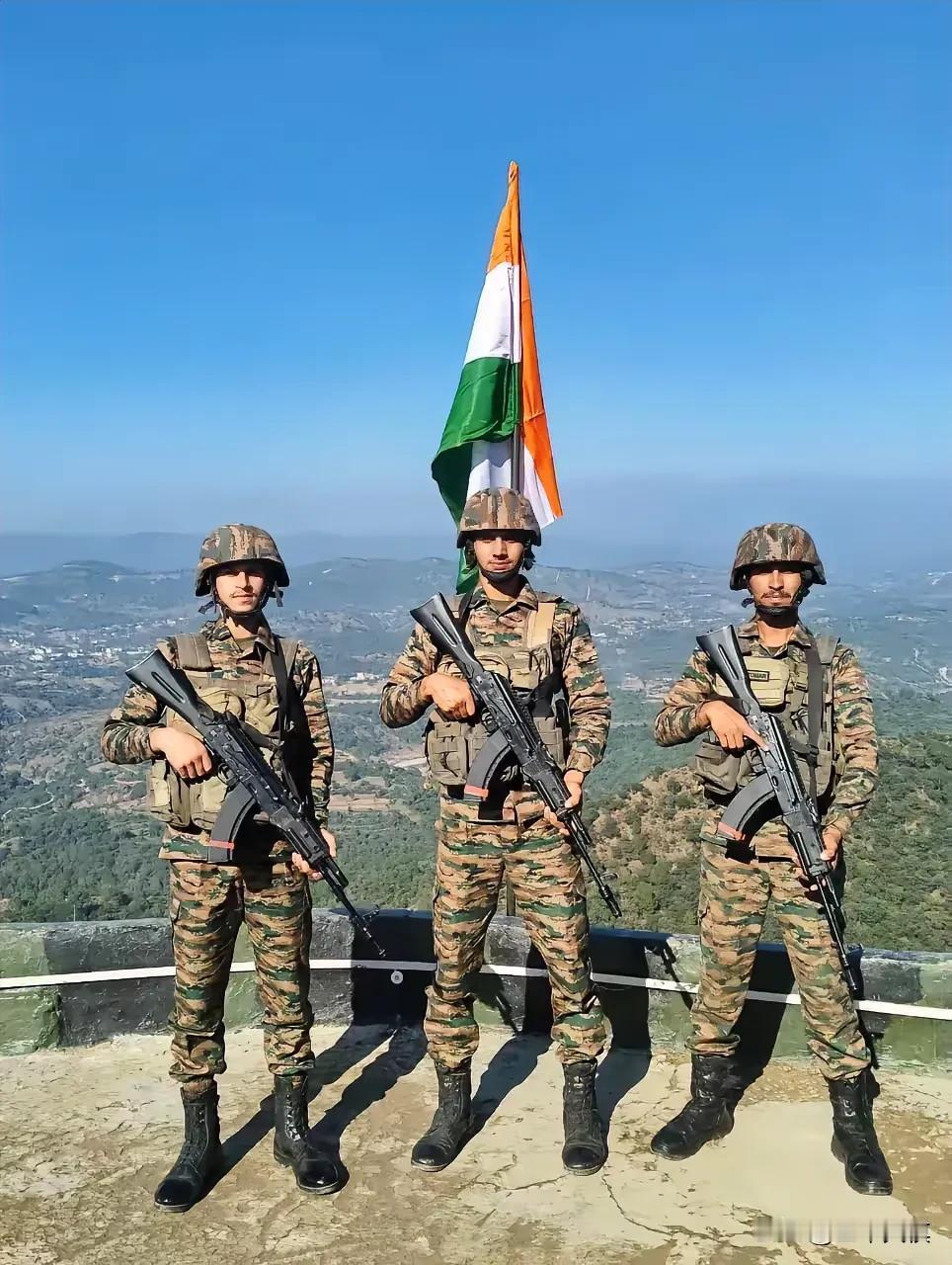 阿三开始准备俄制AK203突击步枪。