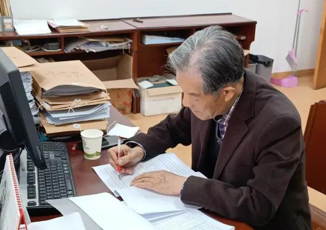 养老金调整不应该当作话题来炒不知从什么时候开始，正常的养老金调整作为人的争议的