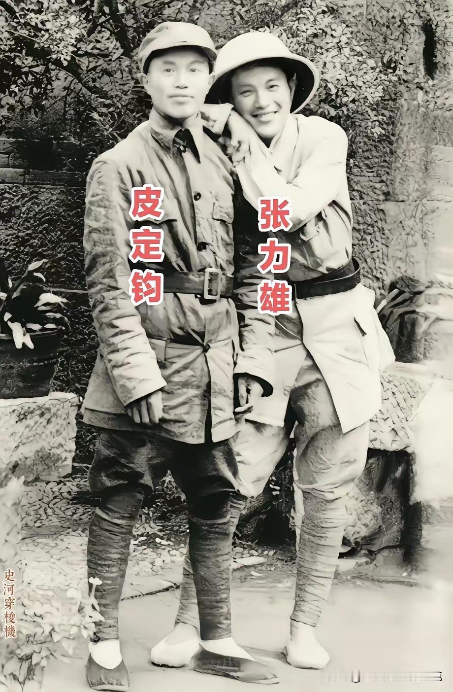 这张照片1944年7月，拍摄于抗日战争时期的河南林县，照片左边是八路军太行军区时