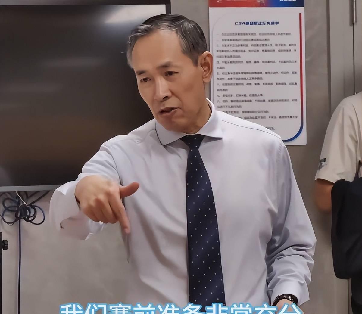 许利民提前认输了！北京男篮总决赛连输三场后，许利民在赛后采访时表示：输球后全是