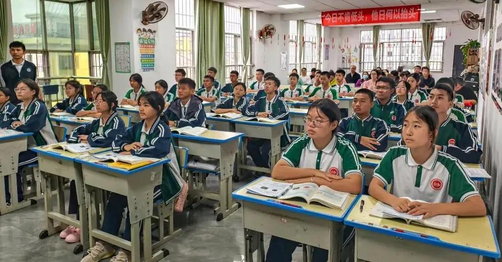 到了初中，我发现：1、男孩子偏科的，大多会偏英语；而女孩子偏科的，大多会偏数