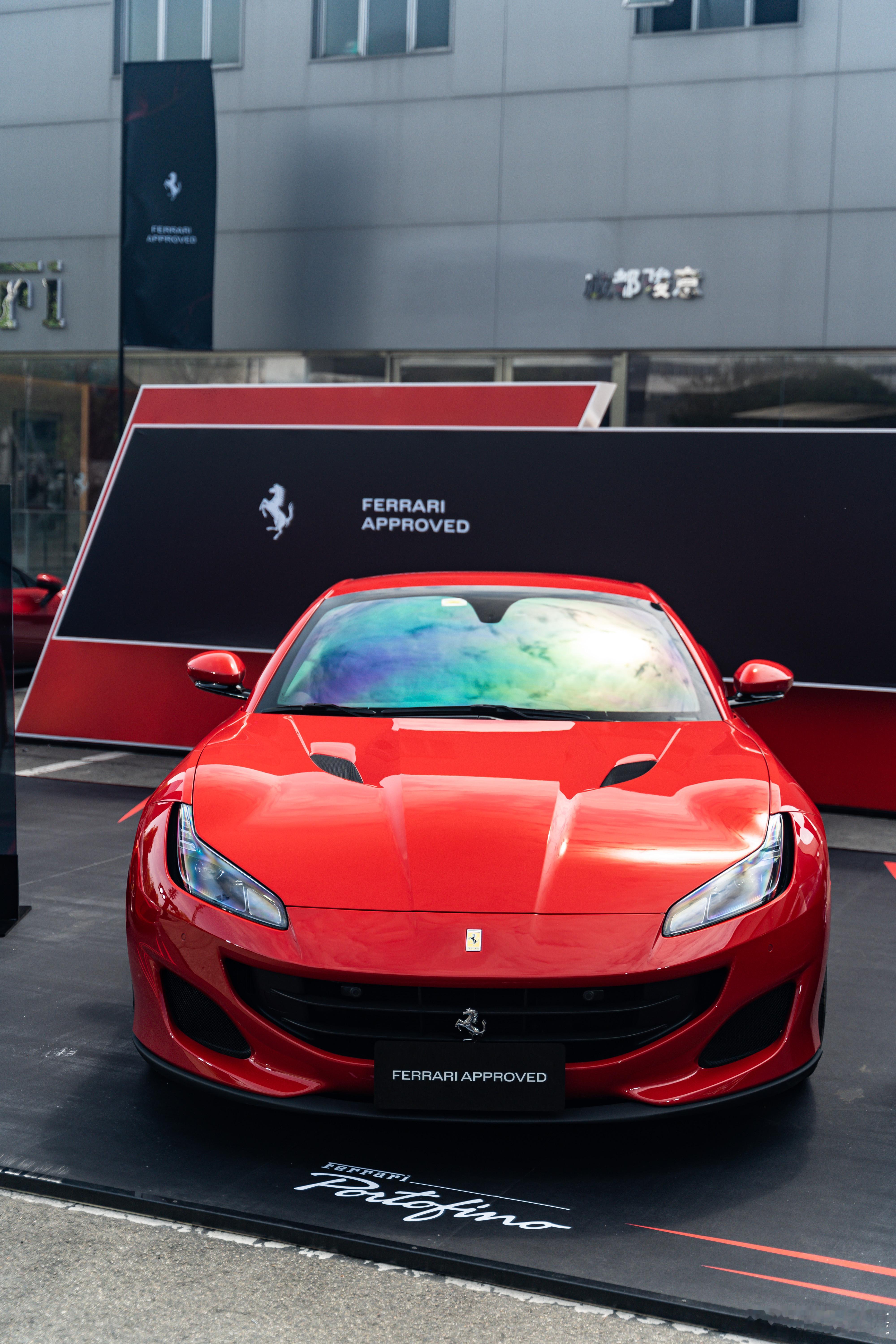 FerrariPortofino作为法拉利入门级硬顶敞篷GT跑车，命名灵感源于