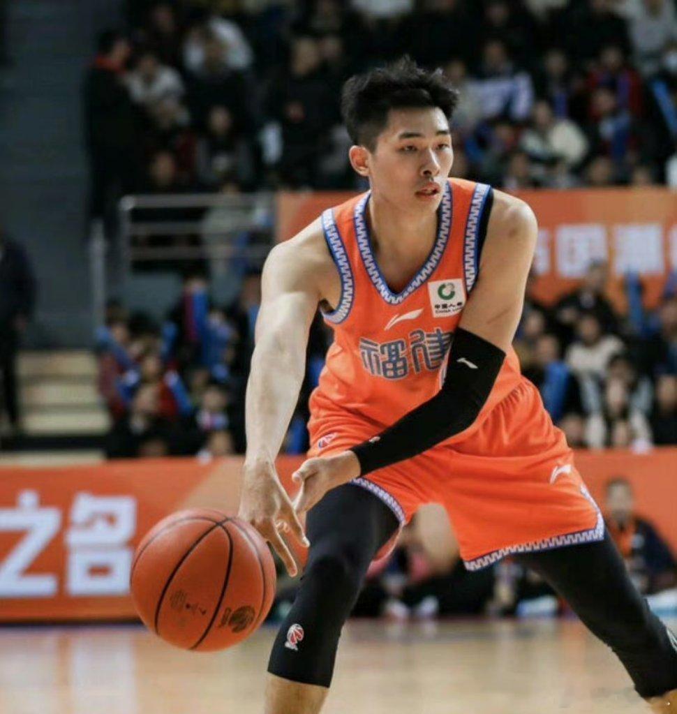 2026CBA全明星周末再分享一下全明星球员产生的规则：首发为投票，3前场、2