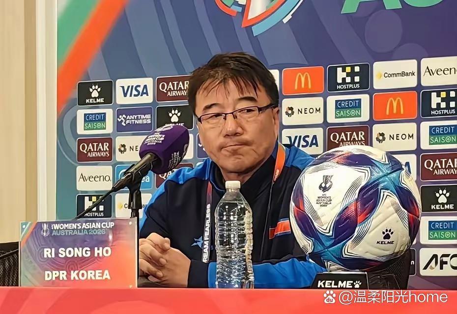 朝鲜女足主帅李成镐赛后说，裁判的判罚不公平。他指出了两个具体问题。第二个进球