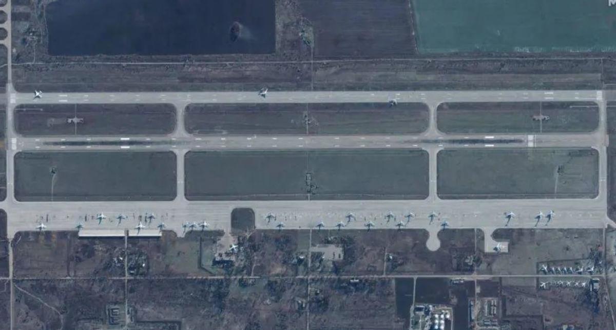 乌军筹备18个月突袭俄四座腹地空军基地，这场新版珍珠港式无人机大捷，光鲜战果下暗
