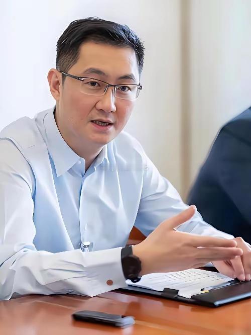 其实马化腾这样的内敛，在今天的商界已经很罕见了。他没有对外公布任何资产信息，并且从不去做公共活动也不