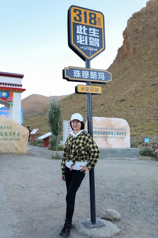 川藏线风景绝美，每年吸引大量游客，不少“穷游女”也想借此花小钱看美景。但现在很多