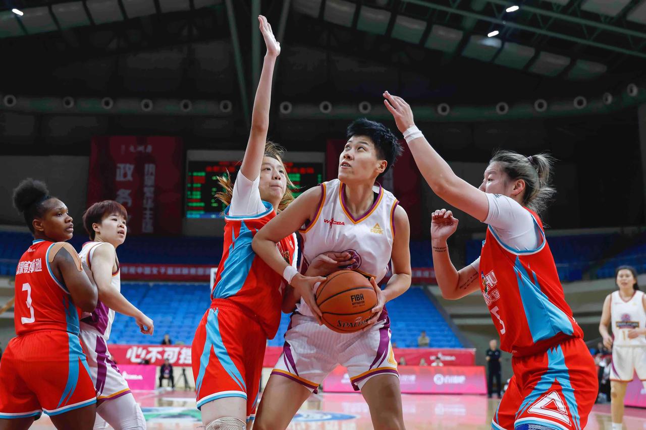 WCBA一些球队应该向合肥女篮主教练看齐！因为合肥女篮主教练不会让球员死坐冷