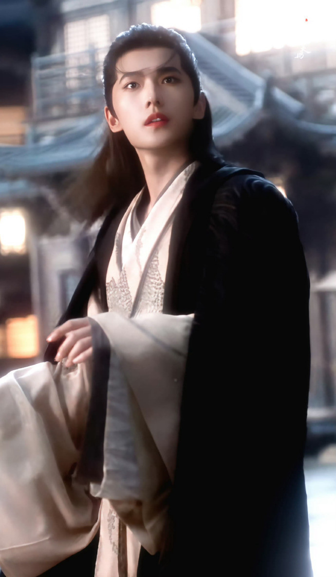 观众给杨洋的韩立干到返场了杨洋把韩立这个角色诠释得入木三分，观众看得如痴如醉，